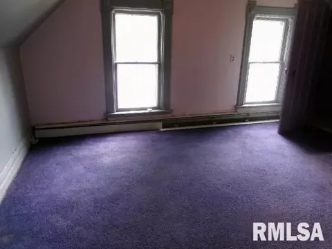 Bedroom - 638 Elm St, Canton, IL 61520 photo 4 of 5