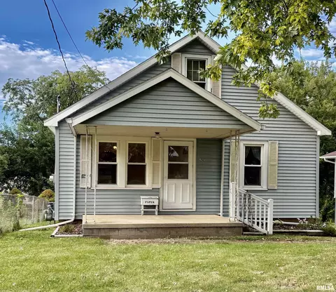 581 Roosevelt St, Creve Coeur, IL 61610