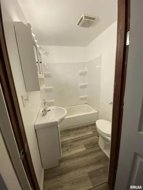 Bath - 125 E Beech St, Canton, IL 61520 photo 1 of 2
