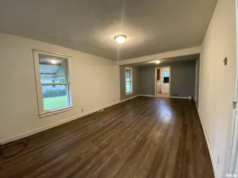 Living - 125 E Beech St, Canton, IL 61520 photo 4 of 4