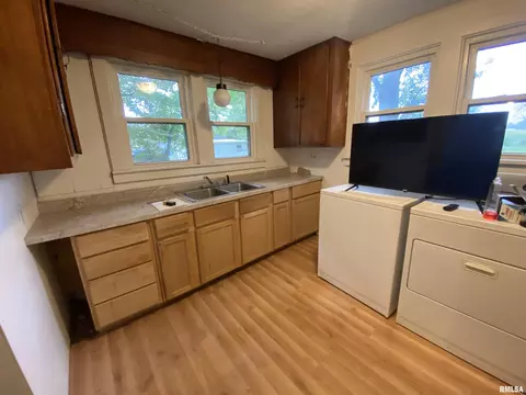 Kitchen - 125 E Beech St, Canton, IL 61520 photo 1 of 2
