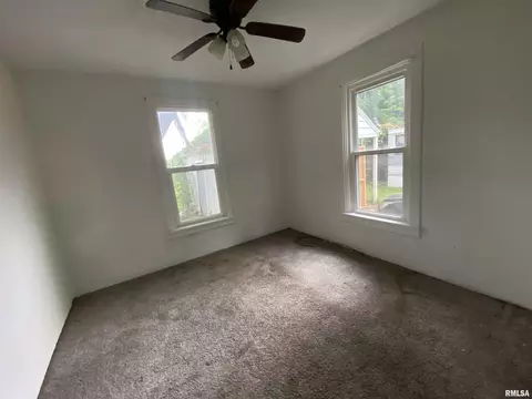 Bedroom - 125 E Beech St, Canton, IL 61520 photo 1 of 7