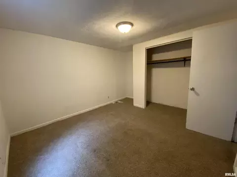 Bedroom - 125 E Beech St, Canton, IL 61520 photo 3 of 7