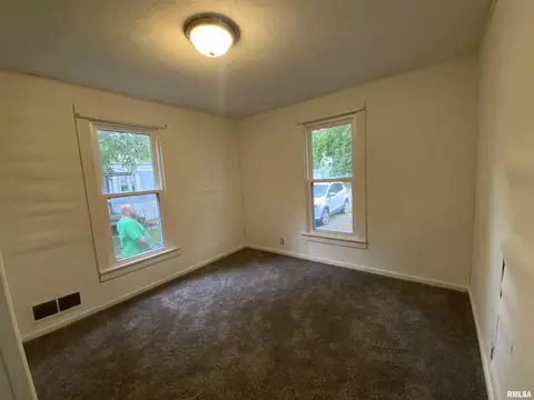 Bedroom - 125 E Beech St, Canton, IL 61520 photo 5 of 7