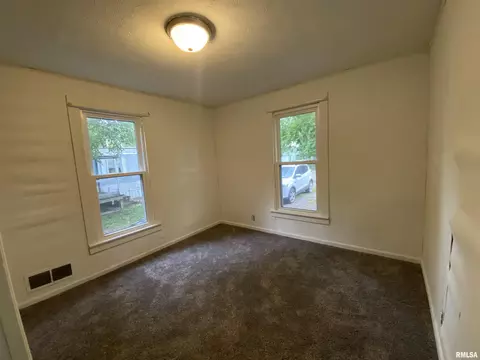 Bedroom - 125 E Beech St, Canton, IL 61520 photo 6 of 7
