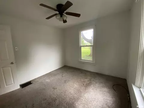 Bedroom - 125 E Beech St, Canton, IL 61520 photo 2 of 7