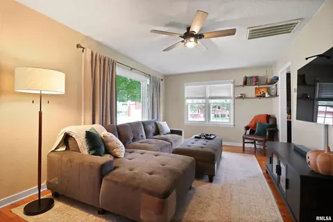 Living - 420 E Walnut St, Tremont, IL 61568 photo 2 of 3