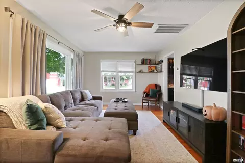Living - 420 E Walnut St, Tremont, IL 61568 photo 1 of 3