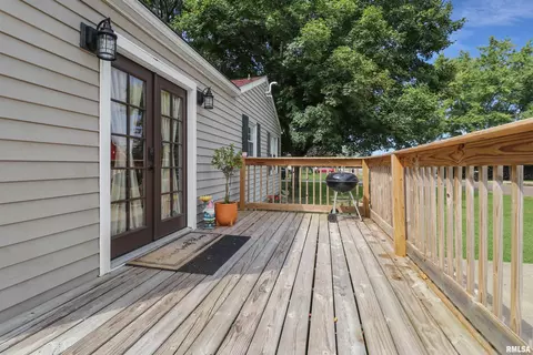 Exterior - 420 E Walnut St, Tremont, IL 61568 photo 2 of 3