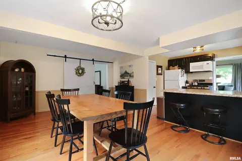 Dining - 420 E Walnut St, Tremont, IL 61568 photo 2 of 3