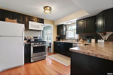 Kitchen - 420 E Walnut St, Tremont, IL 61568 photo 3 of 3