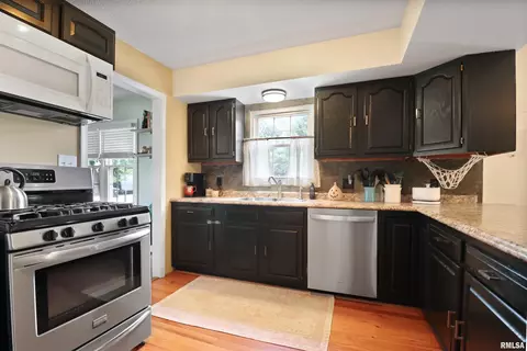 Kitchen - 420 E Walnut St, Tremont, IL 61568 photo 2 of 3
