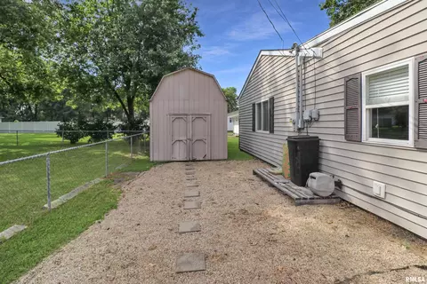 Exterior - 420 E Walnut St, Tremont, IL 61568 photo 3 of 3