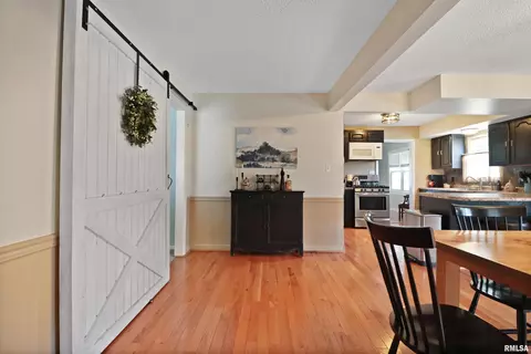 Entry Way - 420 E Walnut St, Tremont, IL 61568 photo 2 of 2