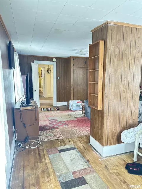 Entry Way - 409 W Spring St, Anna, IL 62906 photo 4 of 6