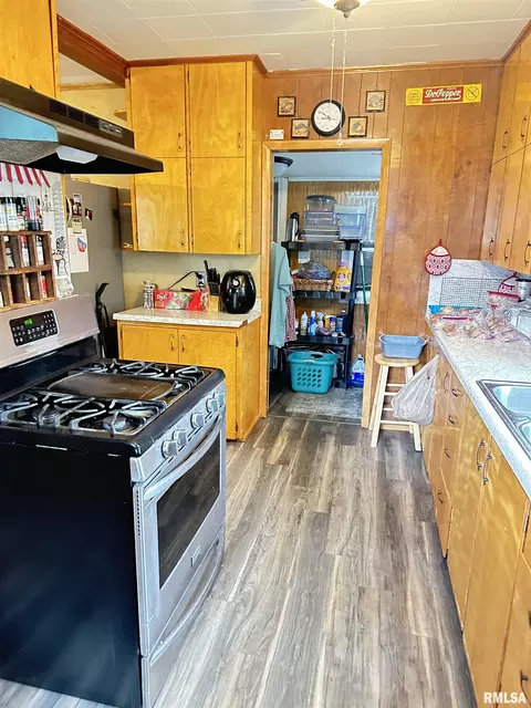 Kitchen - 409 W Spring St, Anna, IL 62906 photo 1 of 3