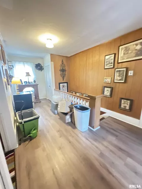 Entry Way - 409 W Spring St, Anna, IL 62906 photo 5 of 6