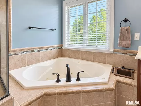 Bath - 6408 W Hazel Nut Dr, Edwards, IL 61528 photo 4 of 7