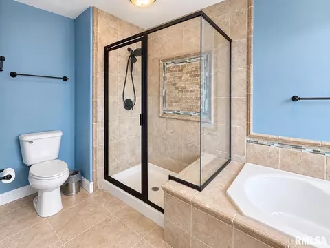 Bath - 6408 W Hazel Nut Dr, Edwards, IL 61528 photo 3 of 7