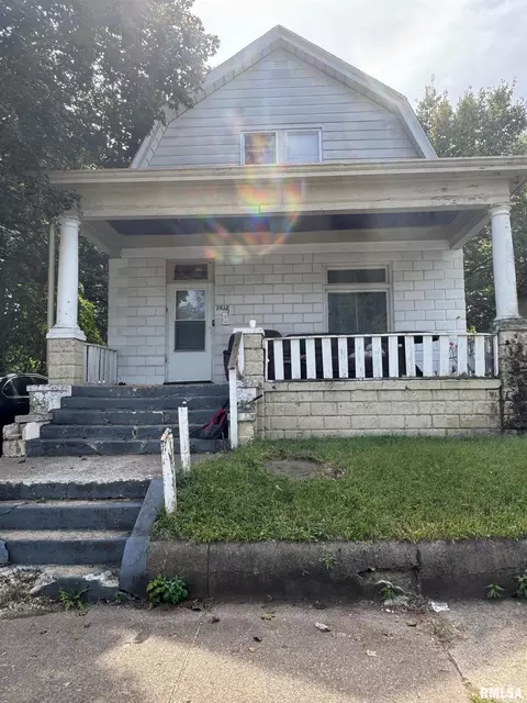 2010 W Garden St, Peoria, IL 61602