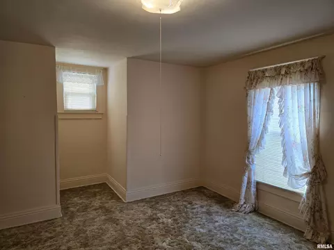 Bedroom - 452 E Chestnut St, Canton, IL 61520 photo 8 of 12