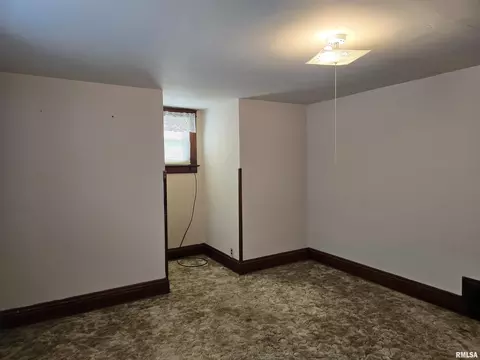 Bedroom - 452 E Chestnut St, Canton, IL 61520 photo 10 of 12