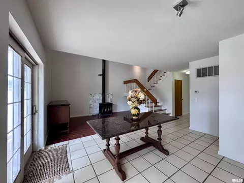 Entry Way - 12740 N 1050th Rd, Macomb, IL 61455 photo 4 of 5