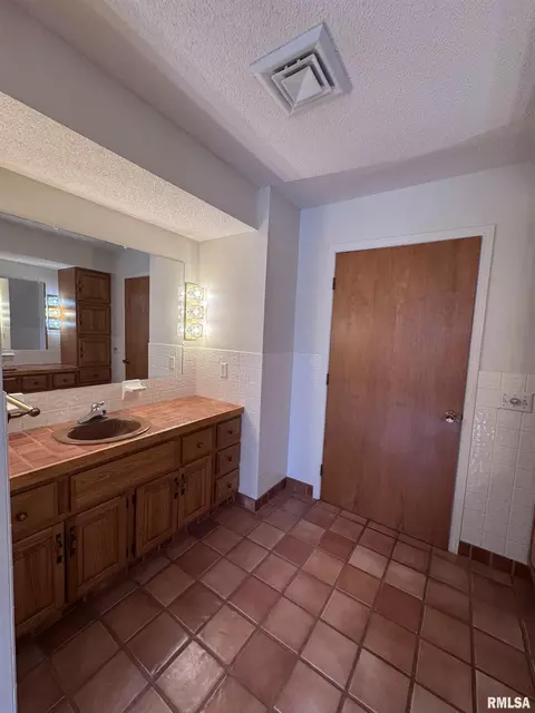 Bath - 12740 N 1050th Rd, Macomb, IL 61455 photo 4 of 5