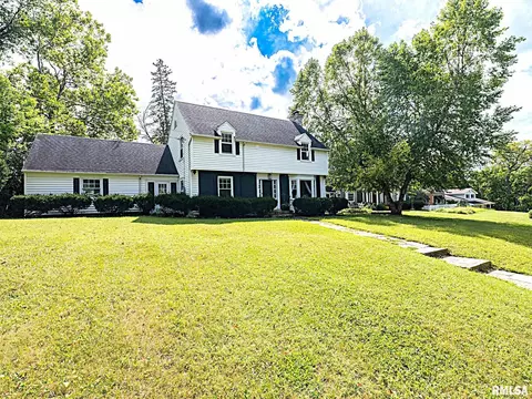 136 E Oak Park Dr, Peoria, IL 61614