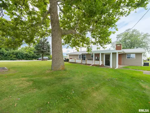 Exterior - 1201 Eagle Ave, Washington, IL 61571 photo 5 of 7