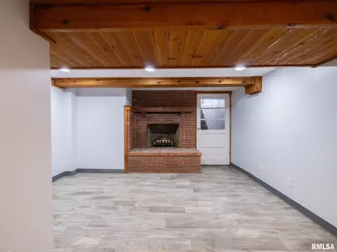 Living - 1201 Eagle Ave, Washington, IL 61571 photo 7 of 7