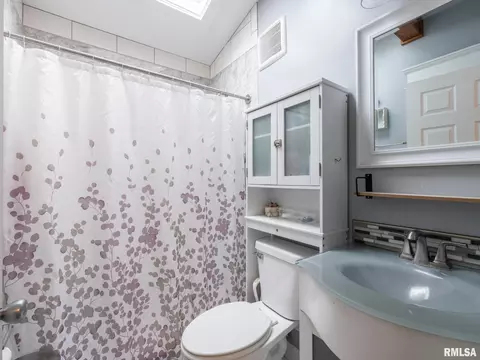 Bath - 1201 Eagle Ave, Washington, IL 61571 photo 1 of 1