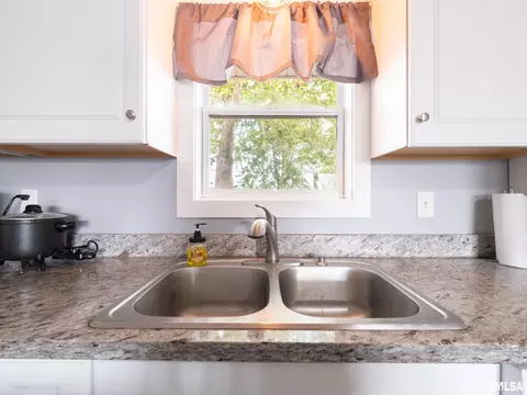Kitchen - 1201 Eagle Ave, Washington, IL 61571 photo 4 of 4