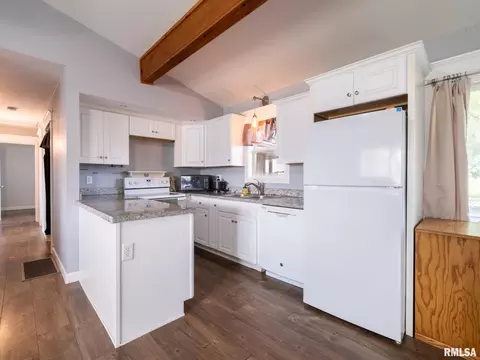 Kitchen - 1201 Eagle Ave, Washington, IL 61571 photo 2 of 4