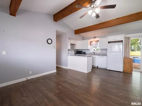 Living - 1201 Eagle Ave, Washington, IL 61571 photo 2 of 7