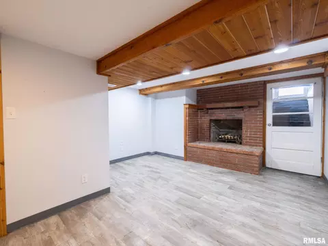 Living - 1201 Eagle Ave, Washington, IL 61571 photo 6 of 7