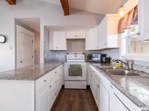 Kitchen - 1201 Eagle Ave, Washington, IL 61571 photo 3 of 4