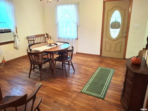 Entry Way - 610 Maple St, Canton, IL 61520 photo 1 of 1