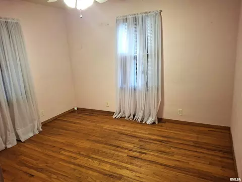 Bedroom - 610 Maple St, Canton, IL 61520 photo 4 of 11