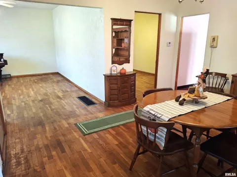 Dining - 610 Maple St, Canton, IL 61520 photo 5 of 7