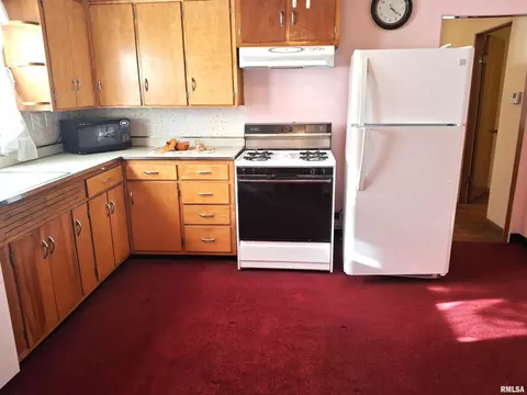 Kitchen - 610 Maple St, Canton, IL 61520 photo 1 of 3