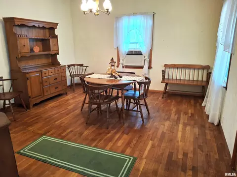 Dining - 610 Maple St, Canton, IL 61520 photo 3 of 7