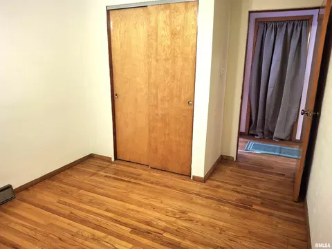 Bedroom - 610 Maple St, Canton, IL 61520 photo 9 of 11