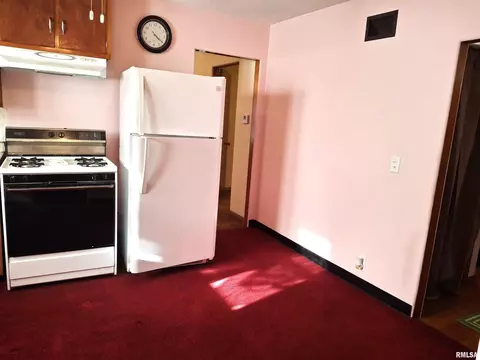 Kitchen - 610 Maple St, Canton, IL 61520 photo 2 of 3