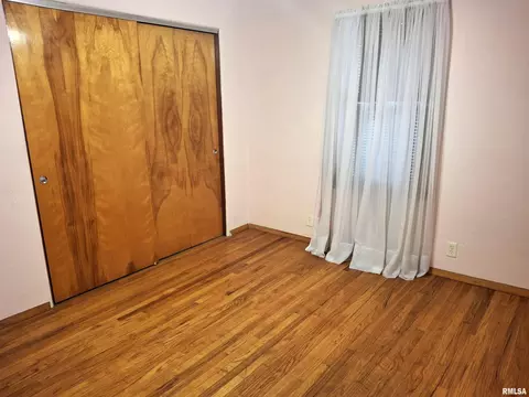 Bedroom - 610 Maple St, Canton, IL 61520 photo 6 of 11