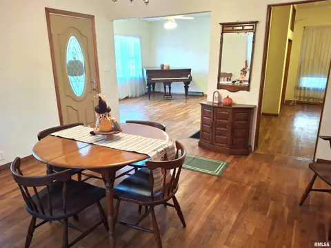 Dining - 610 Maple St, Canton, IL 61520 photo 7 of 7