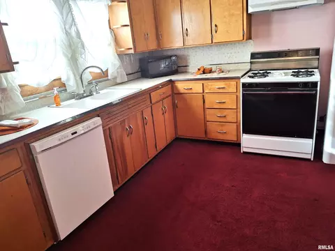 Kitchen - 610 Maple St, Canton, IL 61520 photo 3 of 3