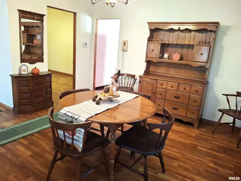 Dining - 610 Maple St, Canton, IL 61520 photo 6 of 7