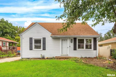 356 Lawnridge Dr, Creve Coeur, IL 61610