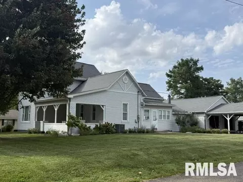 609 E 3rd St, Delavan, IL 61734 photo 3